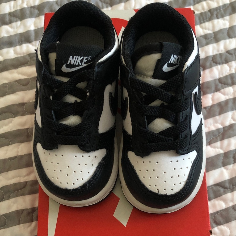 Nike Kids Black and White Sneakers (DUNK LOW)